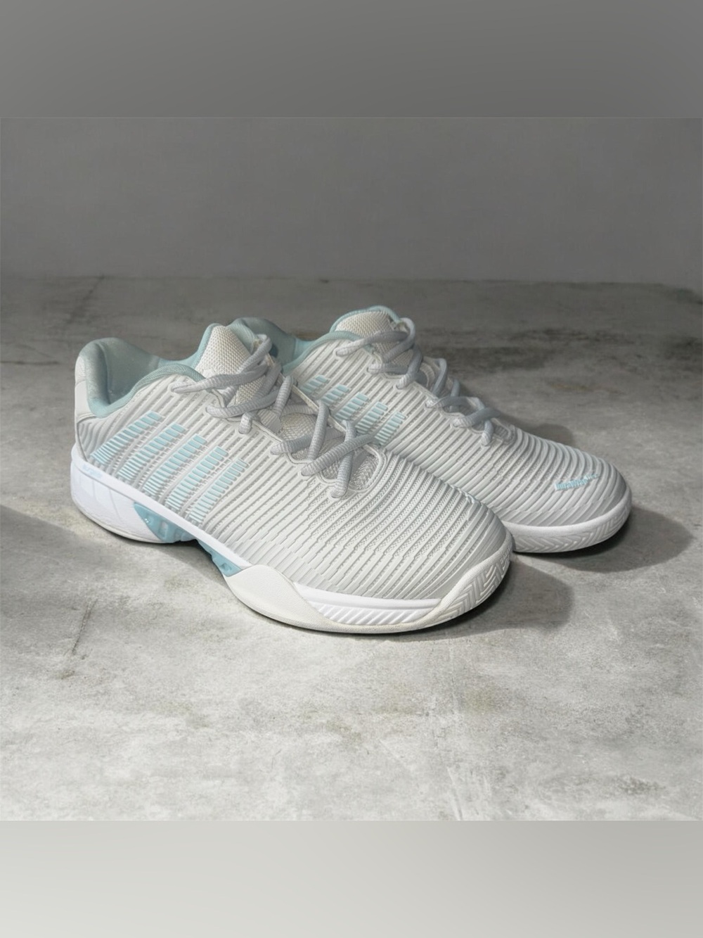 K-Swiss White & Light Blue Tennis Shoes Women’s Sneakers Size 10
